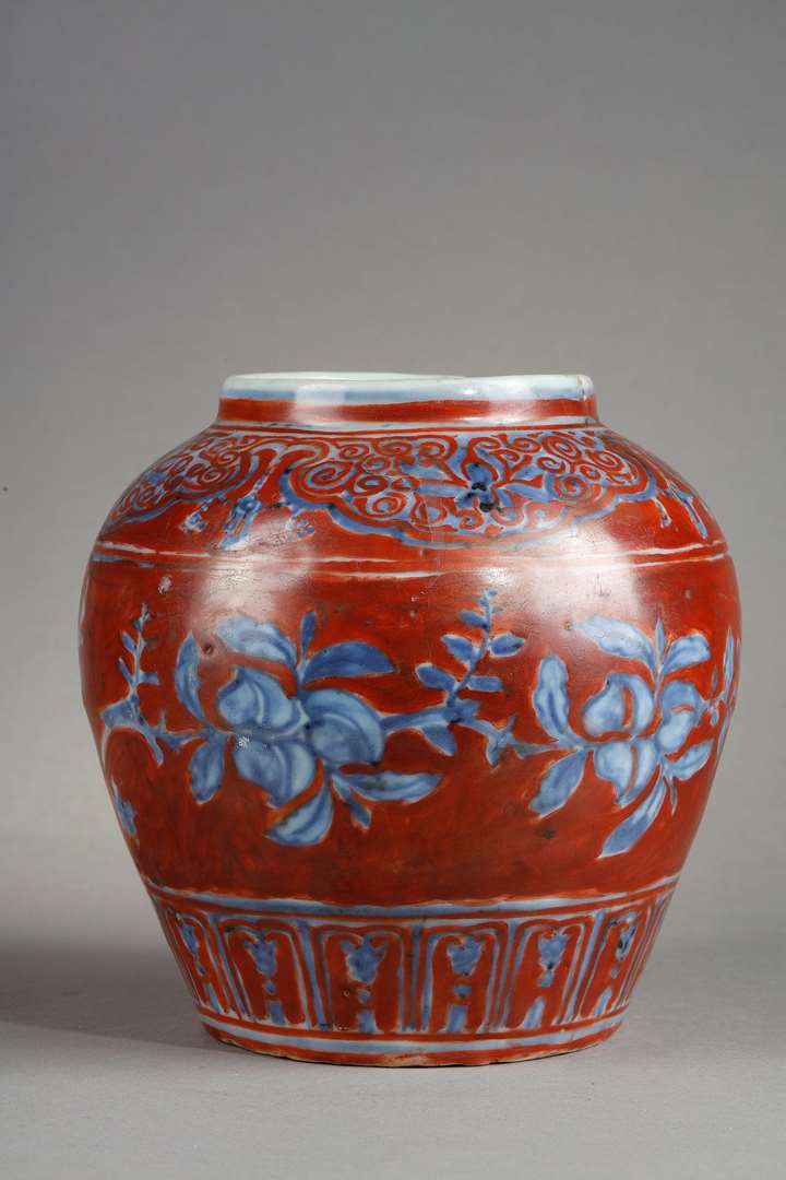 Small porcelain jar emamelled in underglaze blue and iron peach fruit longevity and their foliage